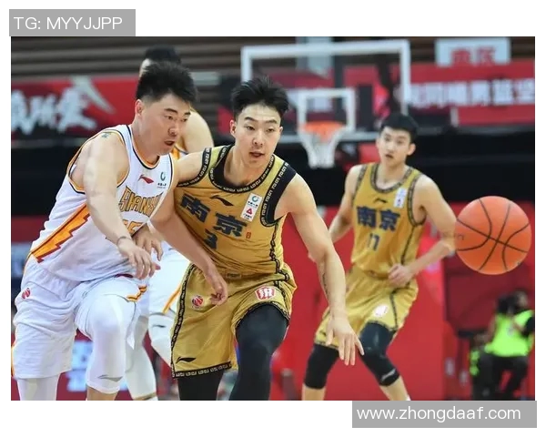 天津男篮迎战南京同曦全力争胜展现实力与团队合作精神